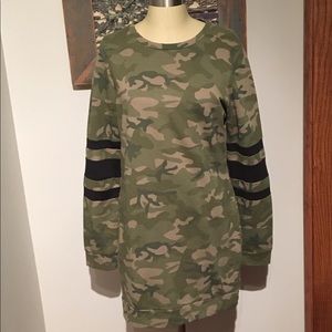 Francesca’s Camo casual long sleeve dress